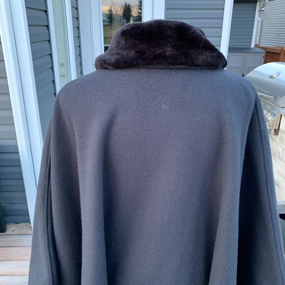 Vintage Lord & Taylor Black Fleece Cloak Cape Faux Fur Collar Velvet Buttons - Picture 7 of 16